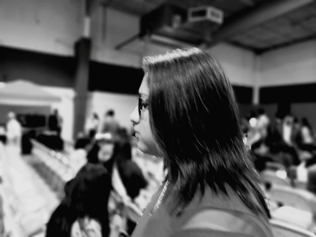A photo of Dalton Gomez looking uncomfortable in a crowd of paparazzi, highlighting the contrast between his preference for privacy and Ariana Grande's very public life.